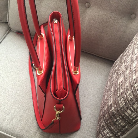 Beautiful red Satchel bag - Picture 9 of 10